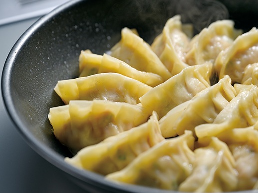 焼きムラや焦げ付きが軽減するヒーター搭載