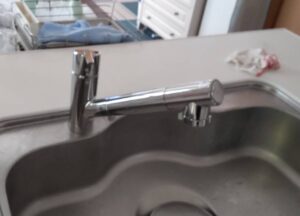 takagi（タカギ）の蛇口一体型浄水器で水を出すと浄水器部が飛び出る！？原因と対処法
