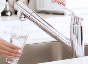 タカギの浄水器　浄水を冷蔵庫で保存するのは危険？理由は？