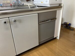 和歌山県岩出市にて60cm幅乾燥機から45㎝食洗機への交換工事2