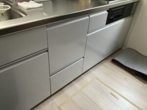 石川県金沢市にてLIXILのESシリーズのキッチンにNP-45MS9Sを後付けした事例1