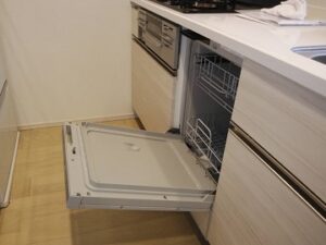 越谷市レイクタウンにてフロントオープン食洗機の新設工事2