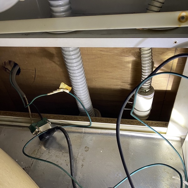 ヤマハトップオープン食洗機取替　施工前確認　設備漏水