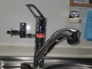 三菱トップオープン食洗機を撤去する　食洗機用分岐水栓付きシングルレバー水栓取替