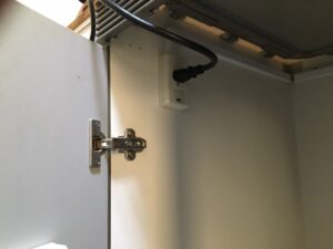 三菱製トップオープン食洗機の撤去工事　ミカドキッチン　食洗機電源コンセント移設