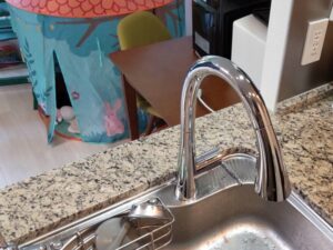 和歌山キッチン取付け隊　グローエ水栓の工事
