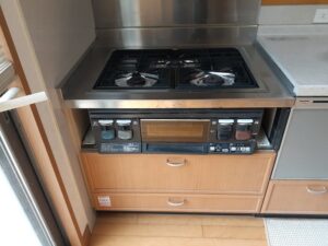 三重キッチン取付け隊　サンウェーブ特殊コンロの工事