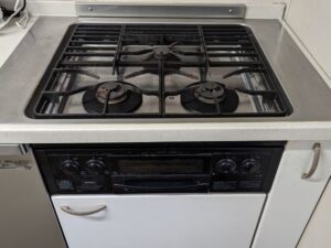 埼玉のキッチン取付け隊　TOTO特殊コンロの工事
