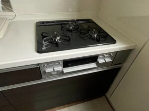 三重キッチン取付け隊　ガスコンロをIHヒーターに交換　施工前
