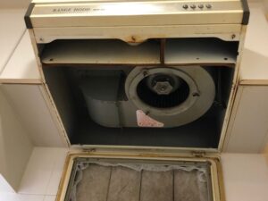 滋賀キッチン取付け隊　ターボファンフードの取替