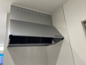 三重キッチン取付け隊　シロッコファンフードの取替　施工前