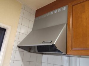 和歌山キッチン取付け隊　シロッコファンフードの取替　施工前