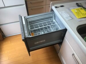 クリナップ洗エールレンジフードの取付け！　給湯・排水トレイは食洗機で洗える