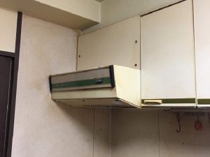 和歌山キッチン取付け隊　マンションのレンジフードリフォーム術　施工前　