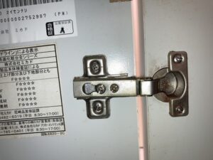 広島キッチン取付け隊　キッチン扉蝶番メンテナンス