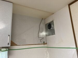 広島キッチン取付け隊　プロペラからシロッコファンへの取替