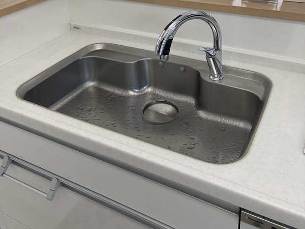 三重キッチン取付け隊　水栓リフォーム