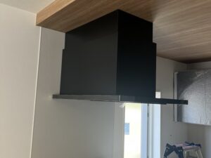 三重キッチン取付け隊　洗エールレンジフードへ取替