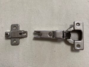 静岡キッチン取付け隊　キッチン扉蝶番メンテナンス