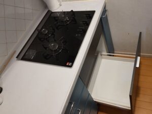 滋賀キッチン取付け隊　ガスオーブンの撤去
