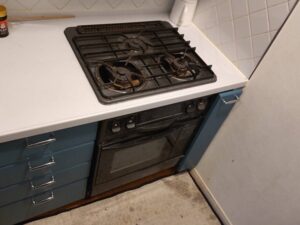 宮城キッチン取付け隊　ガスオーブンの撤去　施工前