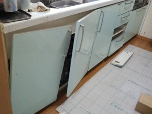 宮城キッチン取付け隊　キッチン扉蝶番メンテナンス