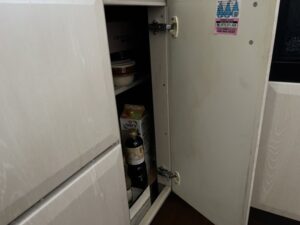 北海道キッチン取付け隊　キッチン扉蝶番メンテナンス 