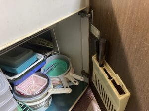 山口キッチン取付け隊　キッチン扉蝶番メンテナンス　施工前