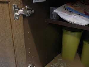 キッチン扉蝶番メンテナンス　施工後