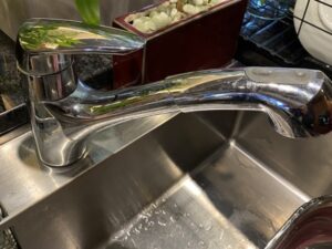 富山キッチン取付け隊　グローエ水栓の工事