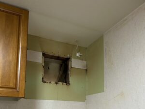 宮崎キッチン取付け隊　プロペラファンフード取替　施工前 