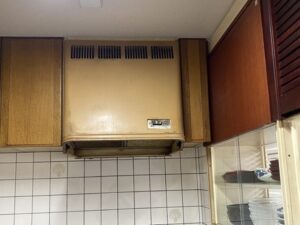 石川キッチン取付け隊　プロペラファンフード取替　施工前