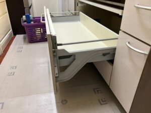 石川キッチン取付け隊　引き出しメンテナンス