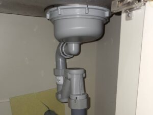 長野キッチン取付け隊　排水トラップの交換