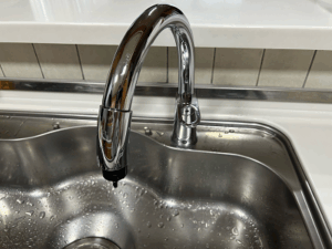 富山キッチン取付け隊　浄水器一体水栓の取替　施工前