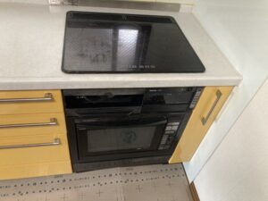 滋賀キッチン取付け隊　電気オーブンの取外し　施工前