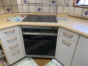 電気コンロの根本的な選び方　IHそのまま電気オーブンだけ取替え　施工後