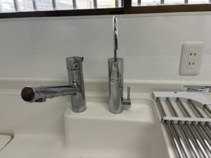 ビルトイン浄水器の面白い選び方　TOTOキッチンシンクに浄水器を付けたい　施工後