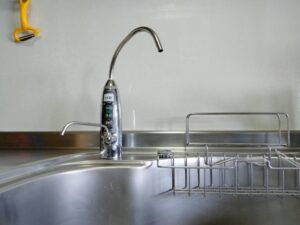 ビルトイン浄水器の面白い選び方　アルカリイオンを替えたい　施工前