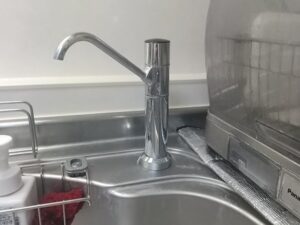 ビルトイン浄水器の面白い選び方　カートリッジを再利用可能な浄水栓交換工事　クリンスイ　施工前