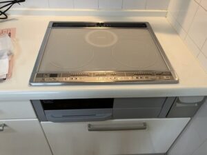 電気コンロの根本的な選び方　ガラストップが焦げついて掃除したくない　施工後