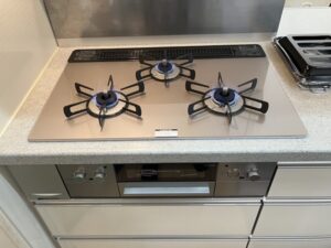 ガスコンロの基本的な選び方　ガラストップカラーを変えてみる　施工後