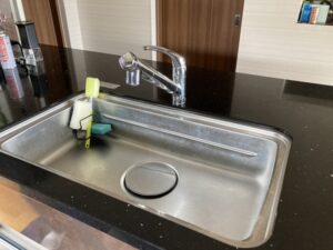ビルトイン浄水器の面白い選び方　キッチンにピッタリ似合う浄水器に替えたい　LIXIL　施工前
