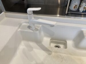 ビルトイン浄水器の面白い選び方　スゴピカ素材のまま、替えたい　施工前