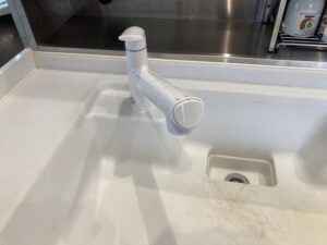 ビルトイン浄水器の面白い選び方　スゴピカ素材のまま、替えたい　施工後