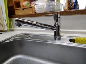 キッチン水栓の自由な選び方　スリムなタイプに替えたい　三栄水栓　施工後
