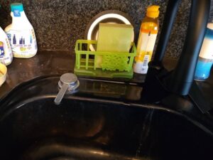 ビルトイン浄水器の面白い選び方　ソープディスペンサーに取付けたい　KVK　施工前