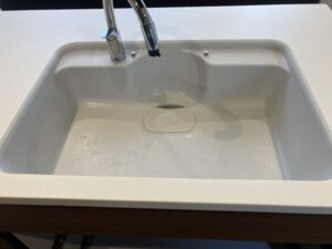 ビルトイン浄水器の面白い選び方　タッチレスタイプを後付けしたい　LIXIL　施工前