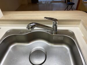 キッチン水栓の自由な選び方　タッチレス水栓に替えたい　施工前