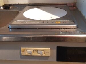 三化工業のヒーターコンロのおすすめポイント！　パナソニック1口IHが故障した　施工前